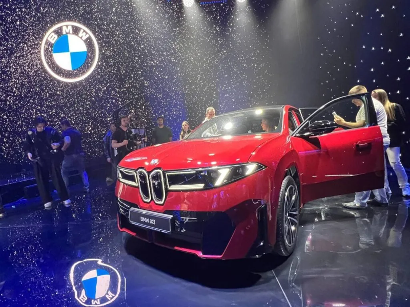 BMW iX3 нового покоління NA5 презентували в Києві: 805 км запасу ходу і заряджання за 10 хвилин
